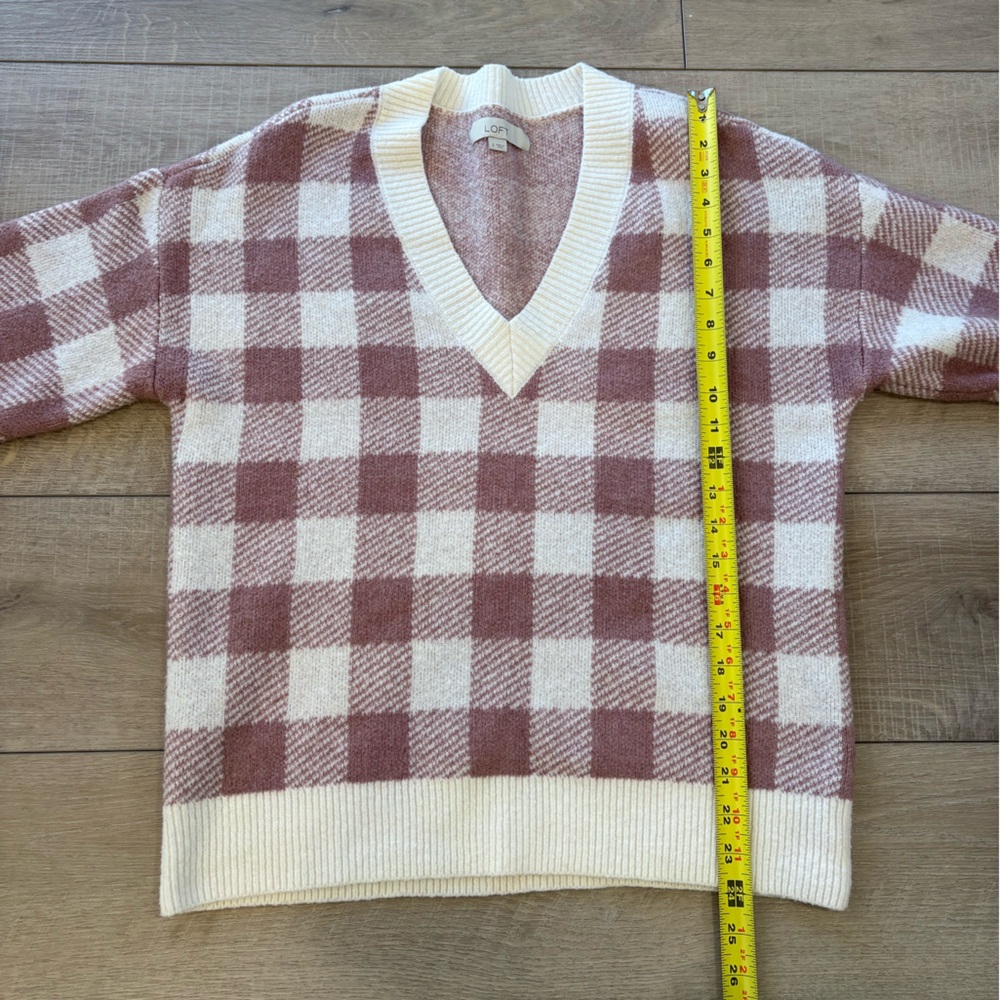 LOFT Pink and White Checkered V-Neck Sweater - Picture 7 of 9
